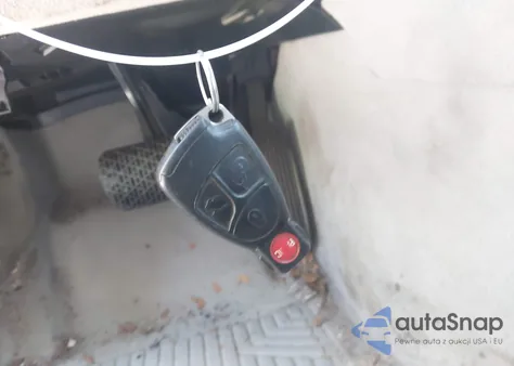 2004 Mercedes-Benz Clk 320 из США, поврежденный, VIN WDBTK65G74T014710